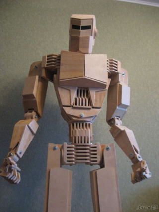 Illustration for article titled A life-sized Cylon made out of wood